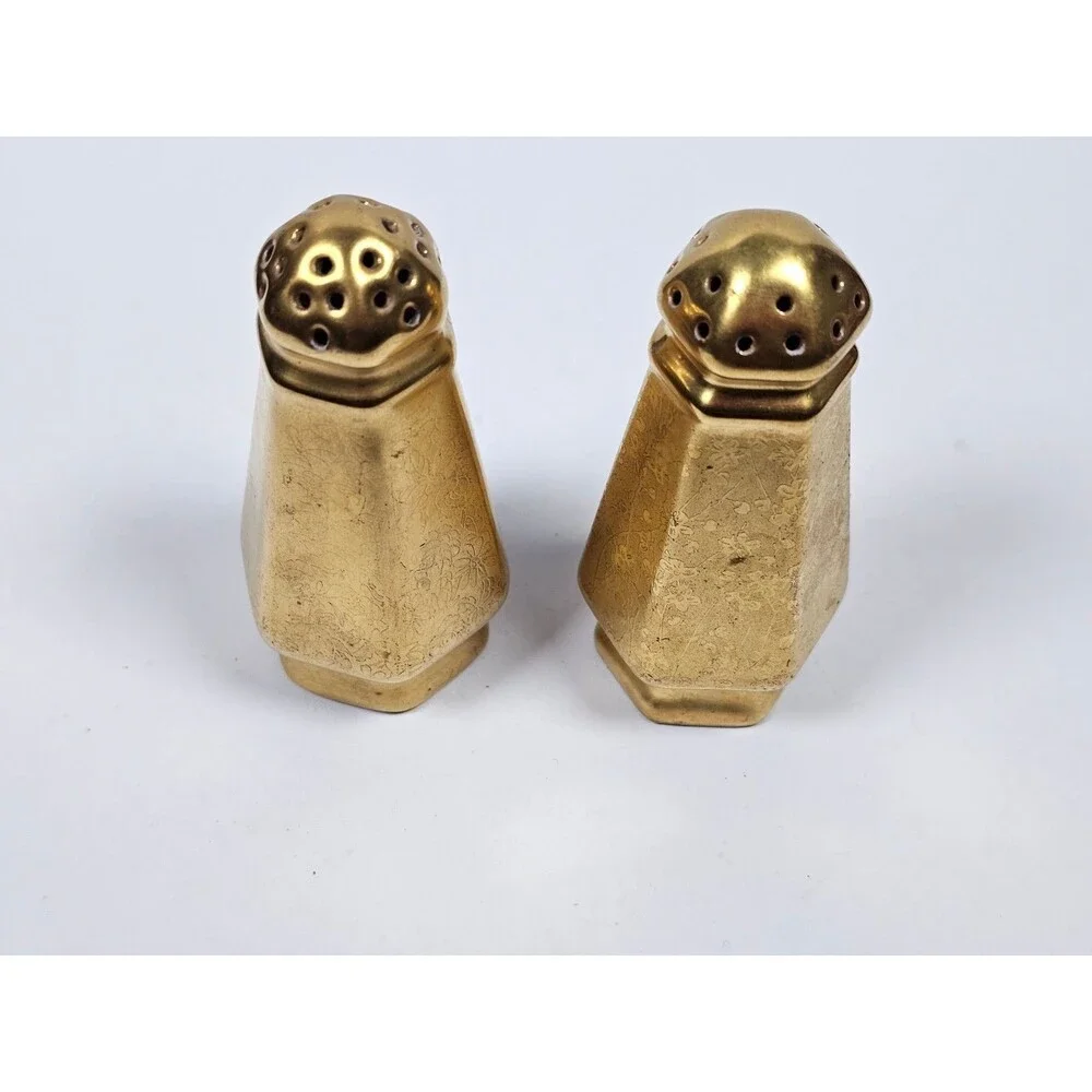 Gold Color Salt and Pepper Shaker Set Unbranded Lightweight Material